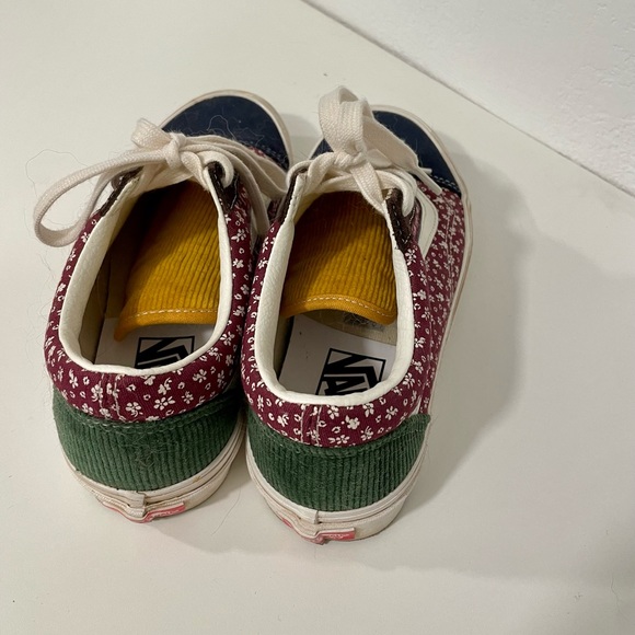 Vans - Picture 2 of 5